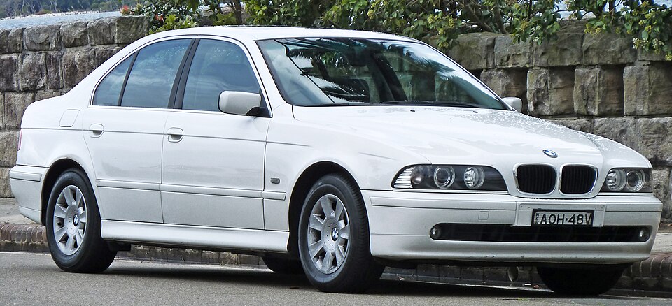 BMW 5 Series E39 — представитель поколения
