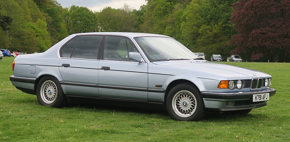 BMW 7 Series E32 — представитель поколения