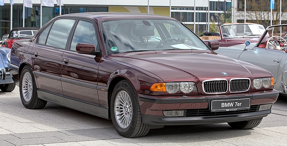 BMW 7 Series E38 — представитель поколения